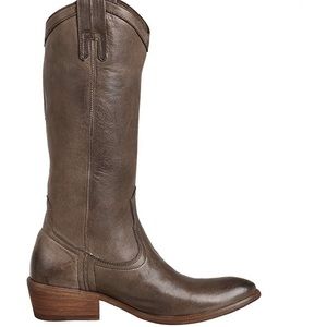 11B FRYE Carson Pull On Cowboy Boots